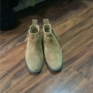 Ugg Women Tan Suede Boots